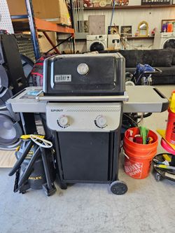 Weber Spirit II E-210 Gas Grill + Propane Tank & Cover – Like New – $275
