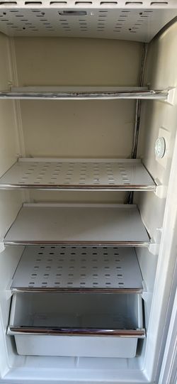 UPRIGHT FREEZER 30 Width 67 LENGTH 