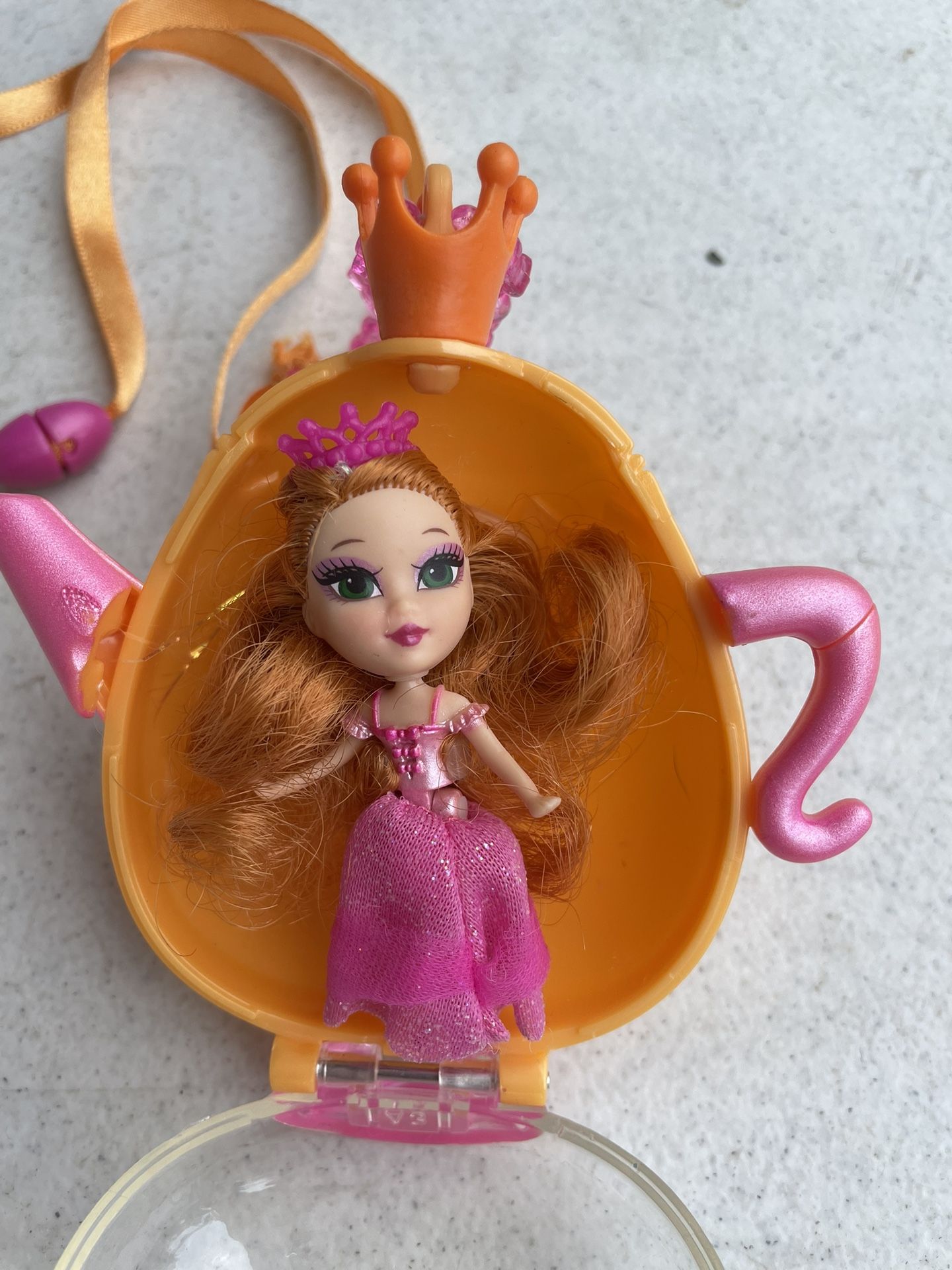 2007 Barbie Petite Mini Peek-a-Boo Doll in Teapot Case Pendant Necklace