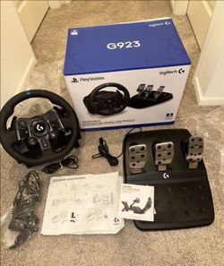 Logitech - G923 Racing Wheel and Pedals for PS5, PS4 and Windows - Black.