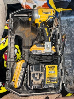DeWALT 20V MAX Brushless 1/4" Impact Driver Kit w/ Battery, Charger & Case