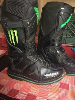 Snow board boots kids size 4