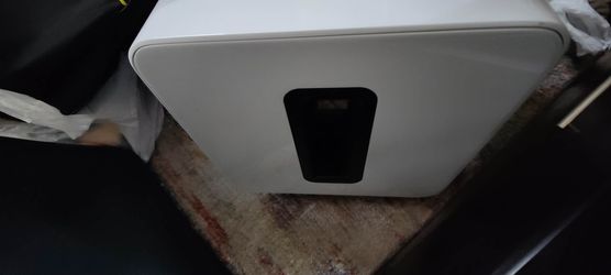 Sonos sub2 white very good condition with minor scratches