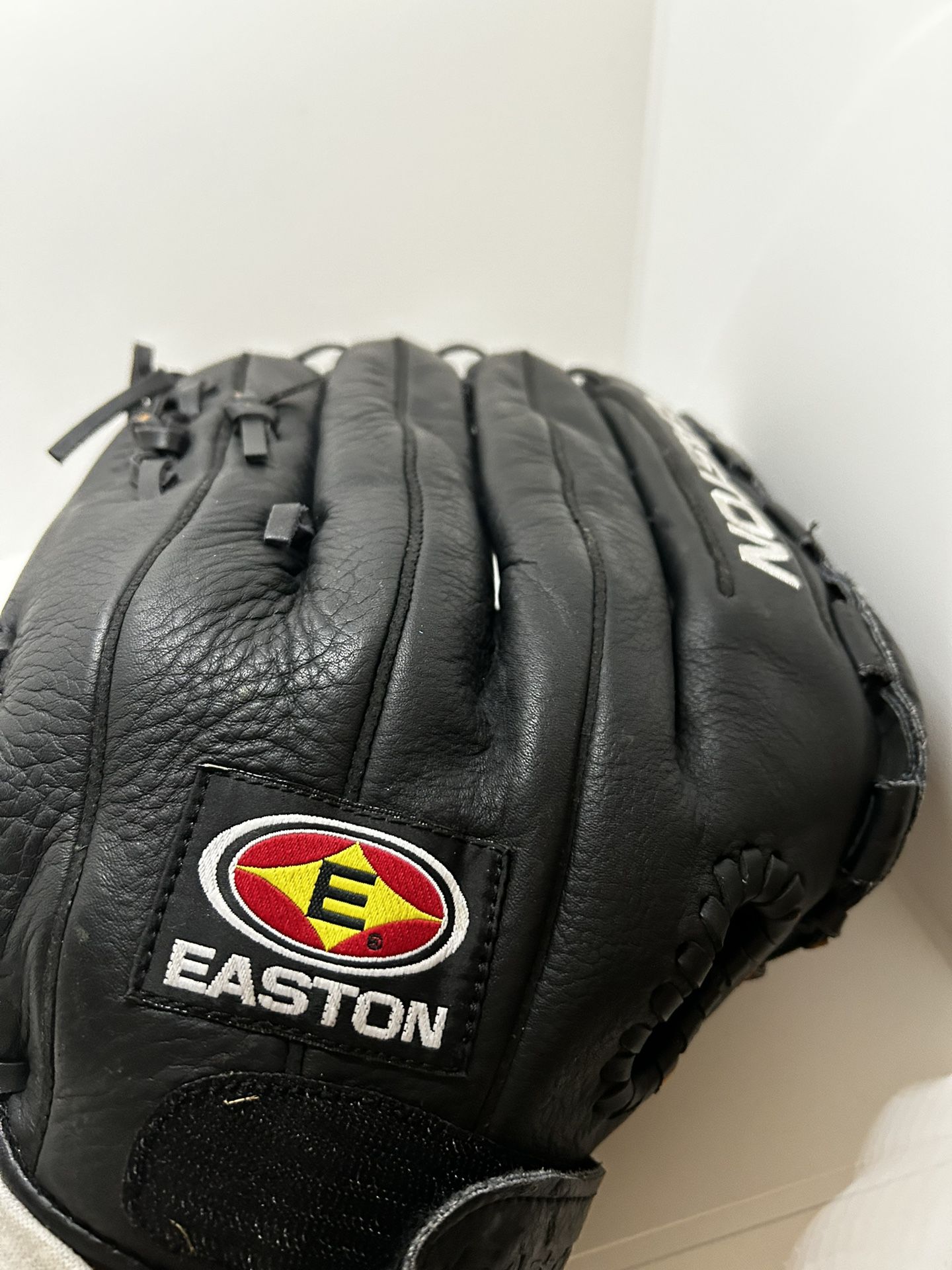 Easton BMX 143 RH Baseball Gloves 14” Pattern (open Box)