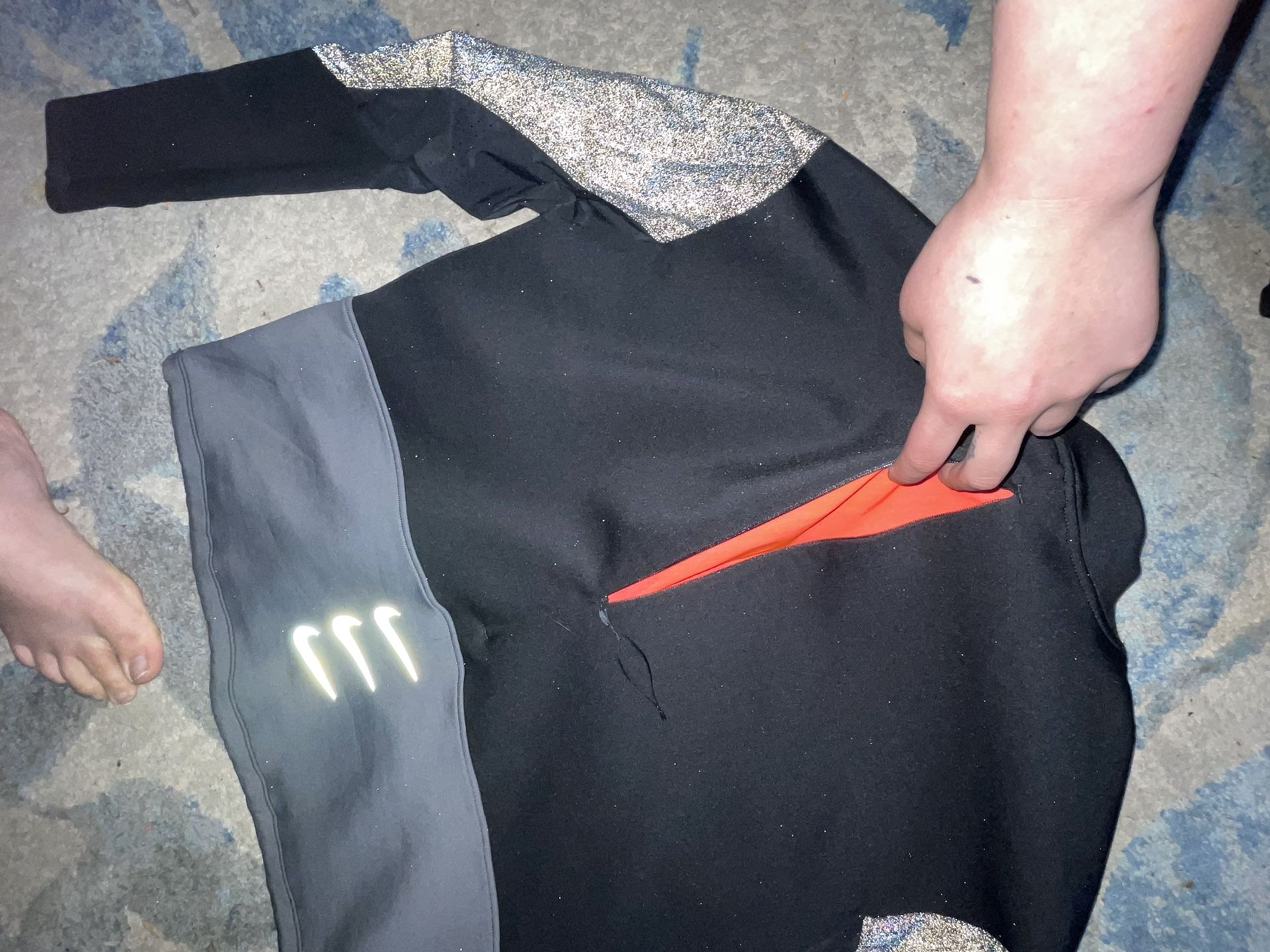 NIKE RUNNING DIVISION PULLOVER TOP SIZE M FITS LIKE LARGE
