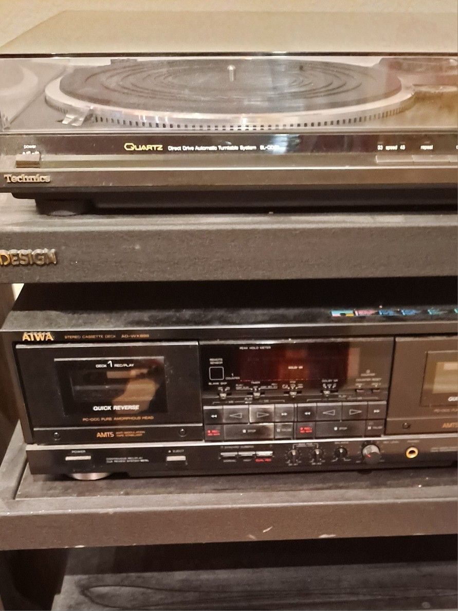 1986 TechnicsTurntable & Aiwa Dbl Cassette Deck...includes Cables & Manuals