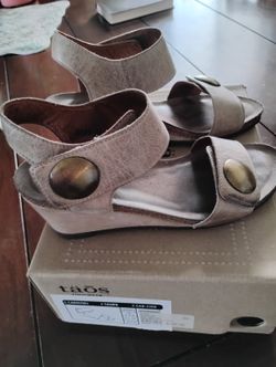 Lady's Footwear