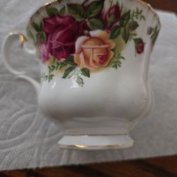 Royal Albert 1962 Roses Tea Cup Set