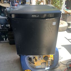 Mini Fridge 