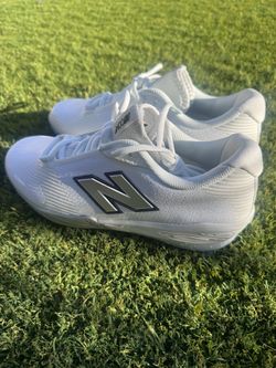 New Balance White Baseball Cleats ( Brand New ) Size 9 in men’s Fuelcell New Balance Cleats