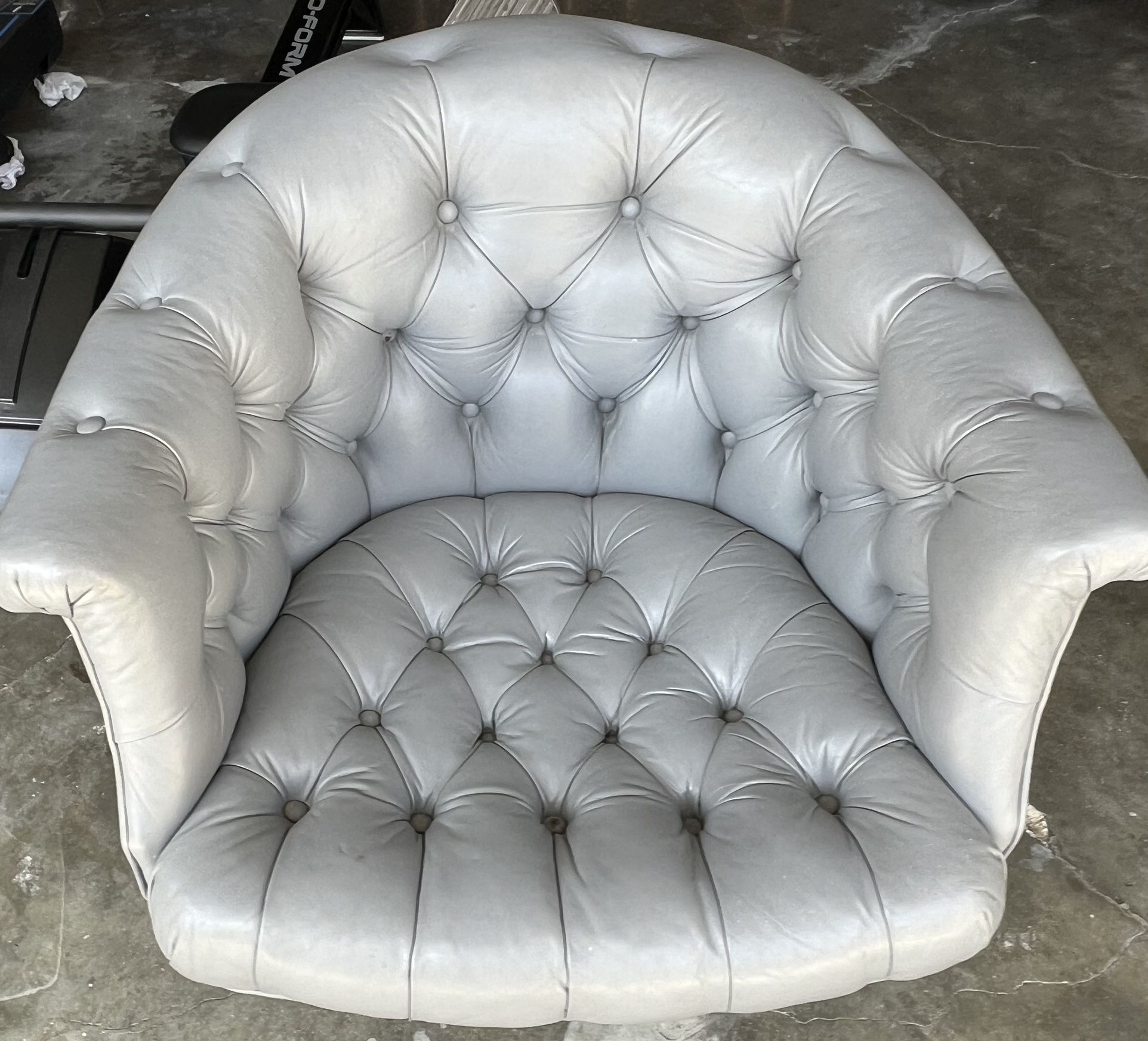 GRAY GENUINE LEATHER STAINLESS STEEL BASE LOUNGE CHAIR