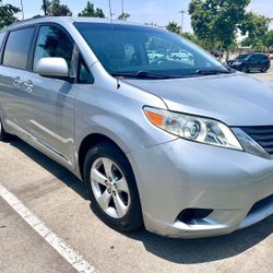 Toyota  Sienna