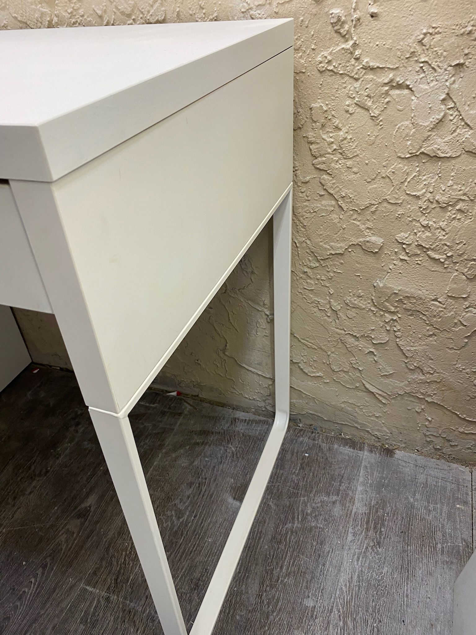White Desk With Storage Local Delivery Available for a Fee See My Other Items 😀