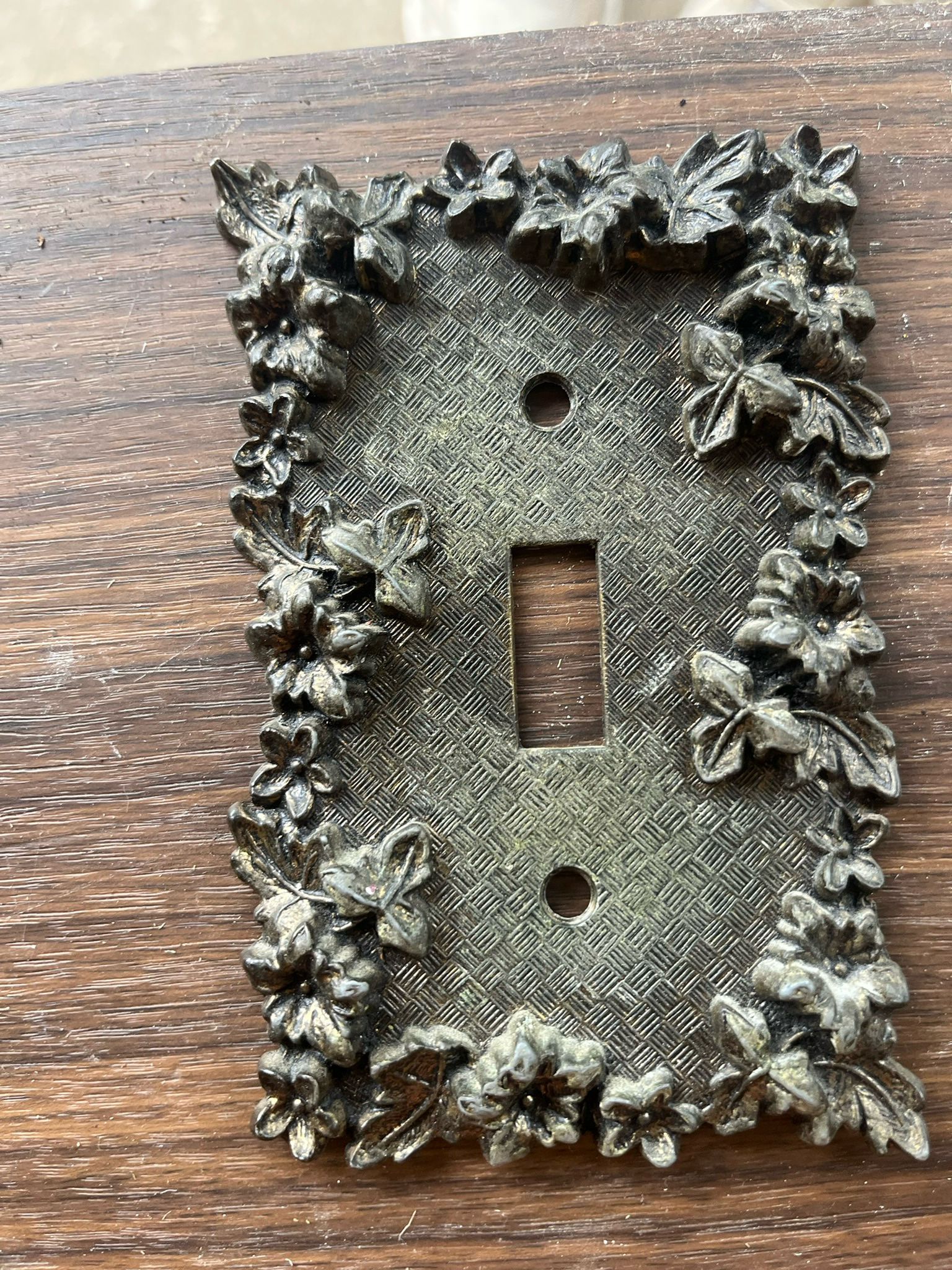American Tack Hardware Co. Flower Light Switch Plate