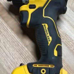 Dewalt Compact Driñl