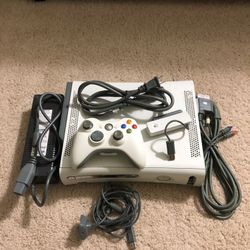 Original Xbox 360 Packaging w/ 1 Controller, Wireless Adapter, Controller Charger