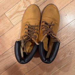 Used- Women’s Work Boots, Size: 8, Good Condition