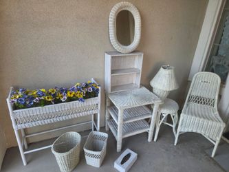 White Wicker 10 pieces furniture room accents
