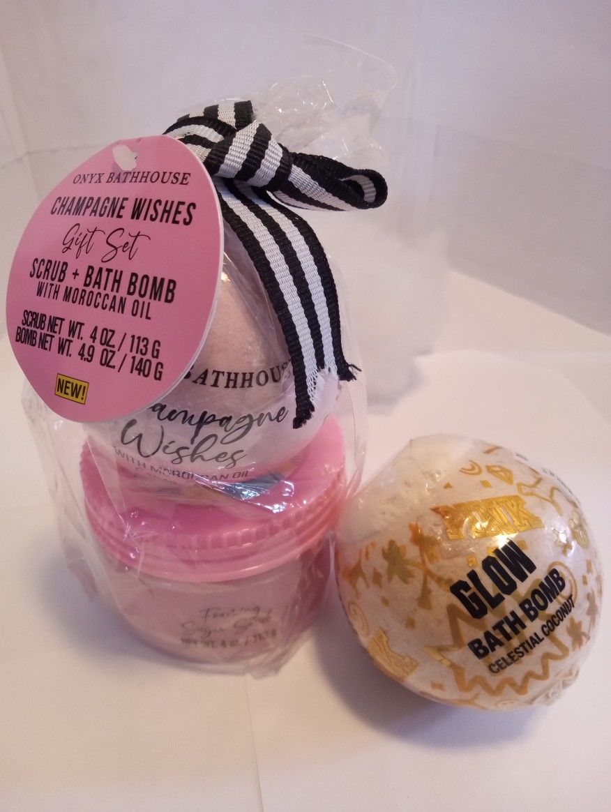 Onyx Bathhouse Champagne Wishes Gift Set + Pink Glow Bath Bomb