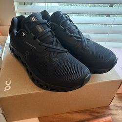 On Running Cloudstratus Women’s 7 Black on black 