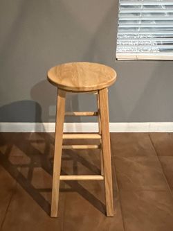 Wooden Bar Stool with Round Seat