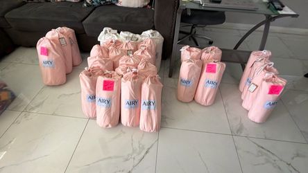 Savanas nuevas at $10 la bolsa trae 4 piezas cada bolsa /full / twin $10 each Sheets for sale $10 each bag all sizes twin / full $10 each