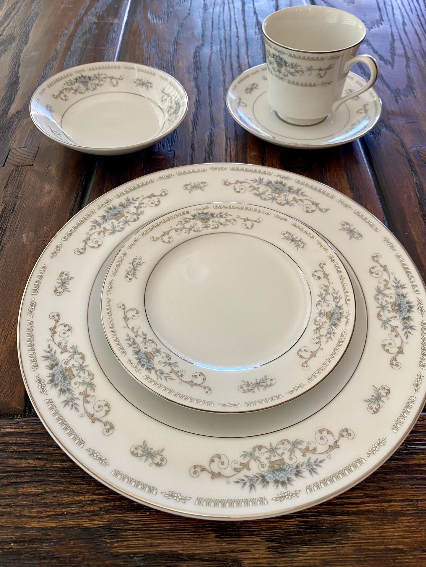 30 Piece Fine Porcelain China Set “Diane” Japan