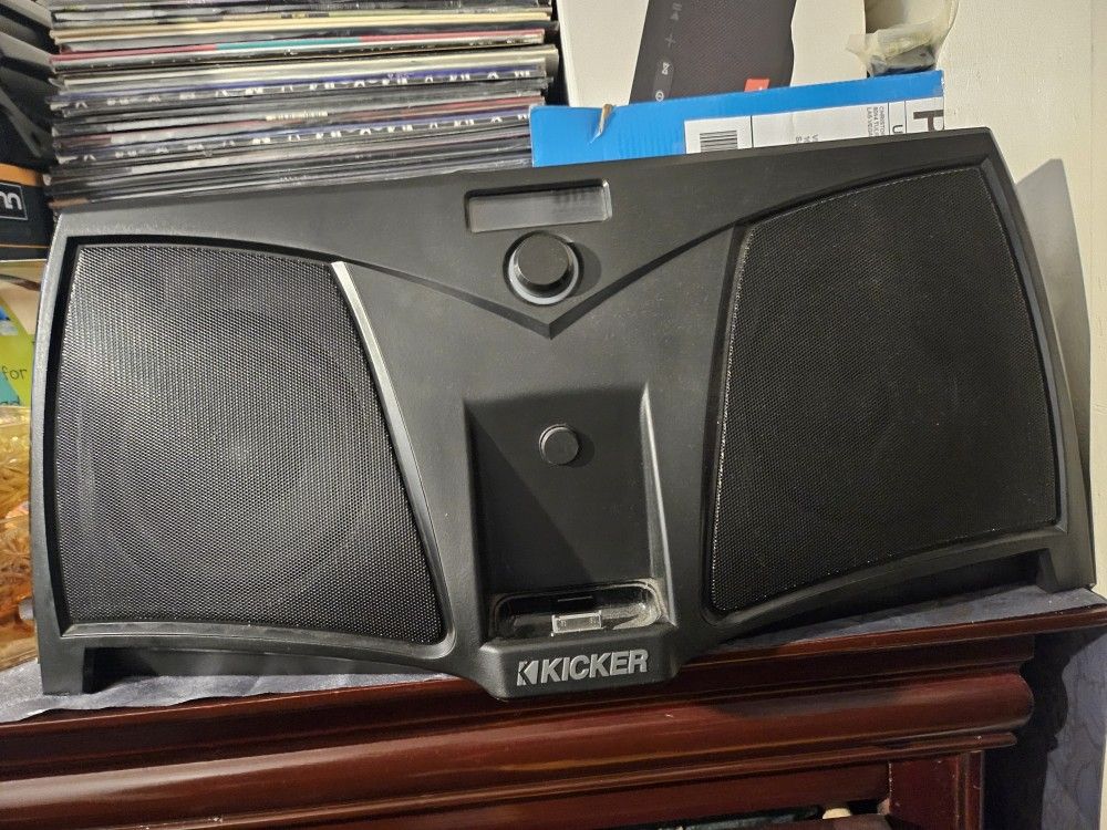 Kicker Boombox 