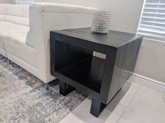 Side table 24w x 24d x 26t