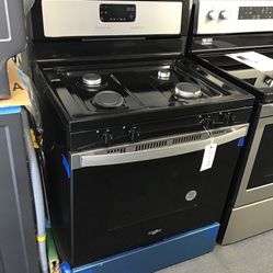 New Scratch And Dent Whirlpool Gas Stainless Steel Range. 1 year Warranty 