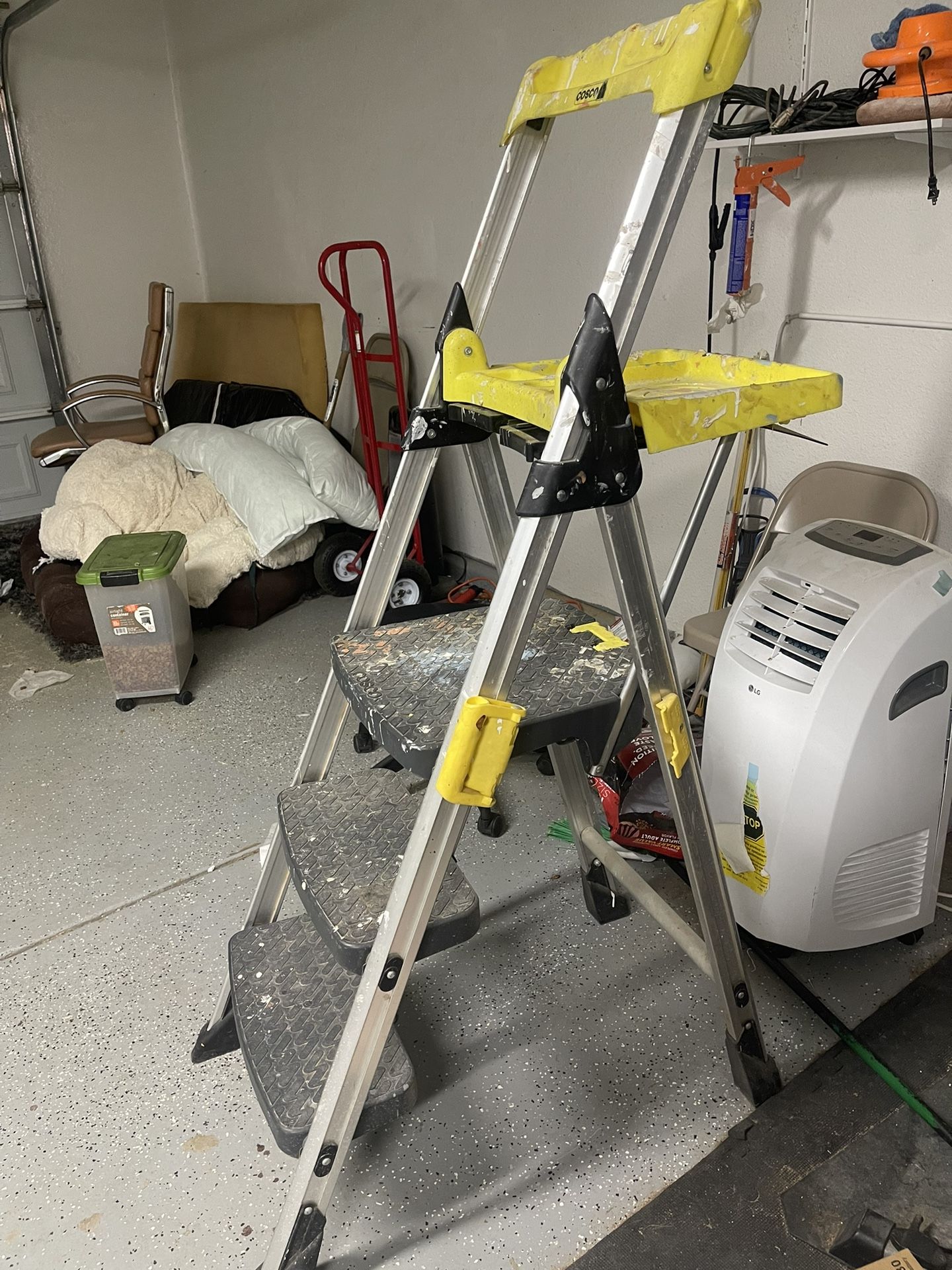 Ladder With Tray And Handle Carrier