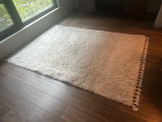 Cream shaggy rug