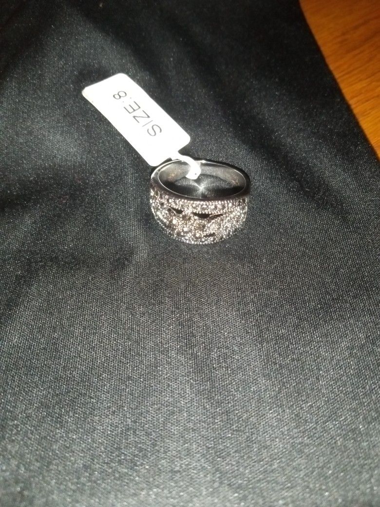 Women's Size 8 Ring