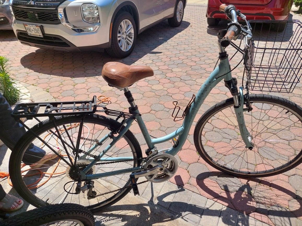 Trek Hybrid WSD 7200 Lightweight, With Accessories