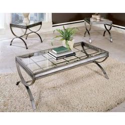 Cocktail Table Coffee table *NEW*