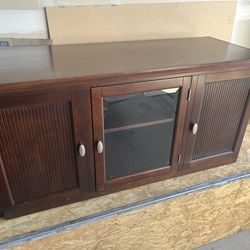 Entertainment center