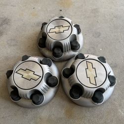 CHEVY 1500 SILVERADO ASTRO OEM WHEEL CENTER CAP SILVER 6 LUG