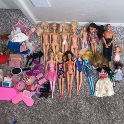 LOT OF DOLLS, FIGURINES, AND ACCESSORIES - BARBIE, MOXIE GIRLZ, MONSTER HIGH, ETC.