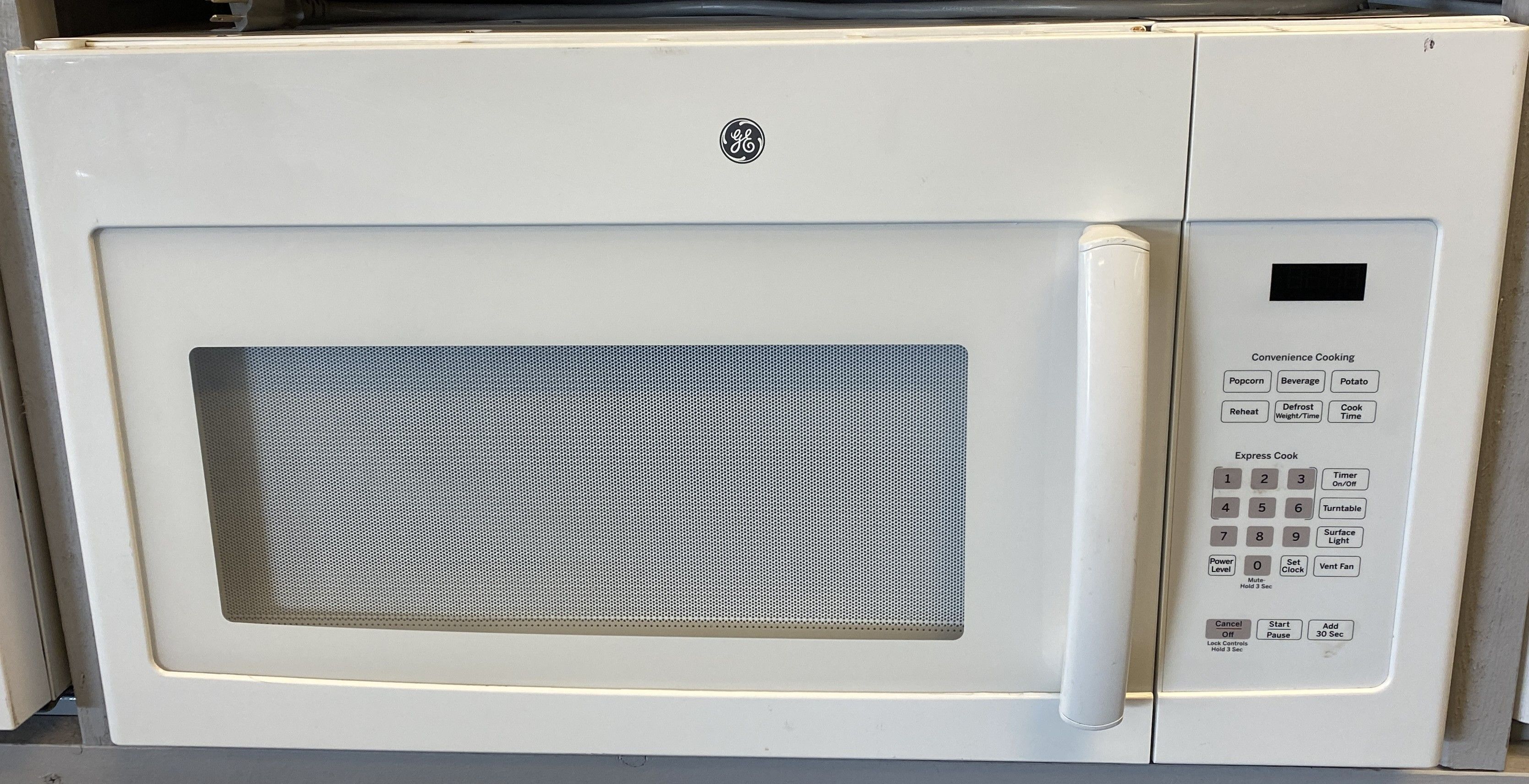White GE Over The Range Microwave (8 0014)