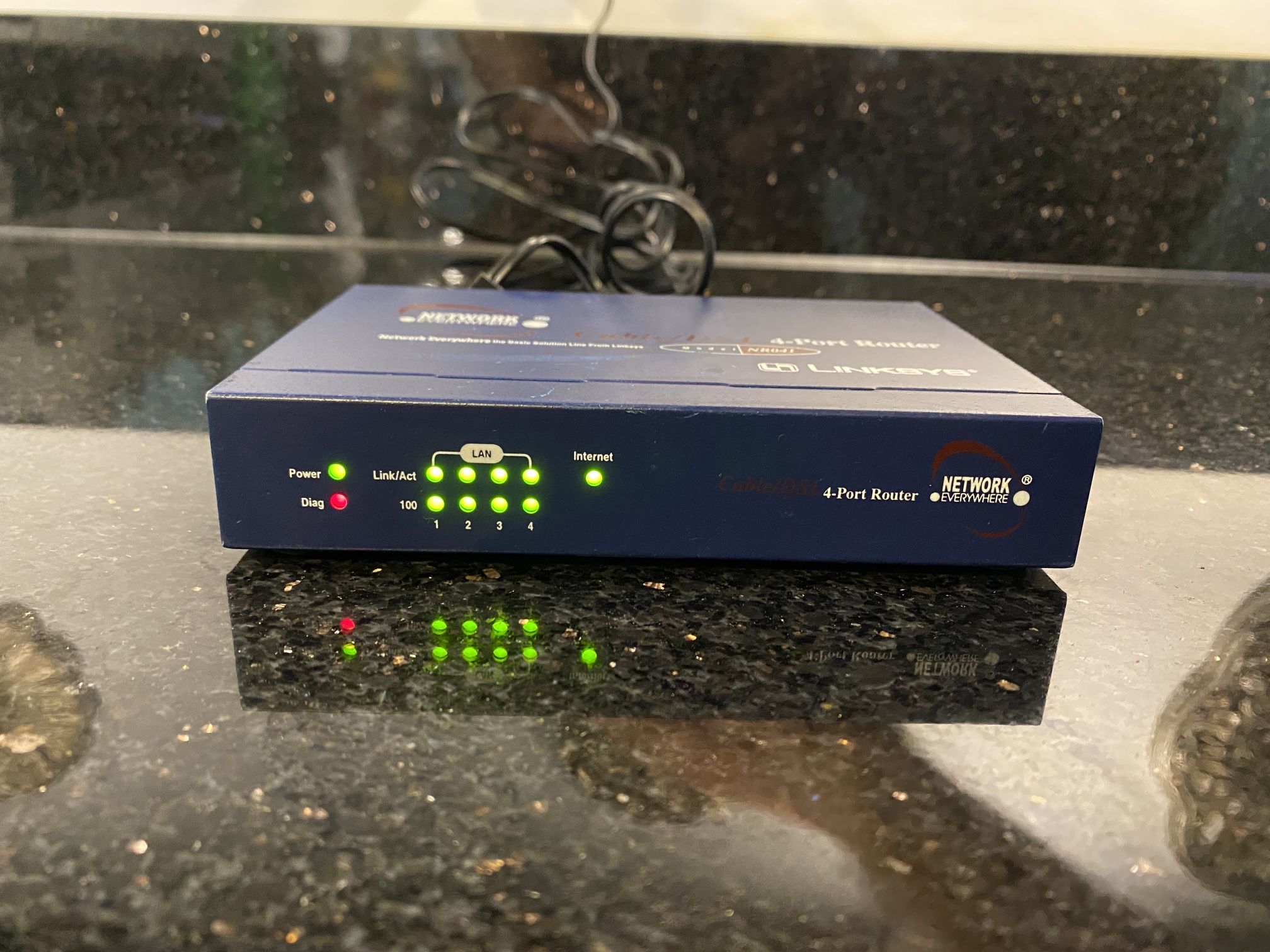 Linksys Cable/DSL 4 Port Broadband Router Model NR041