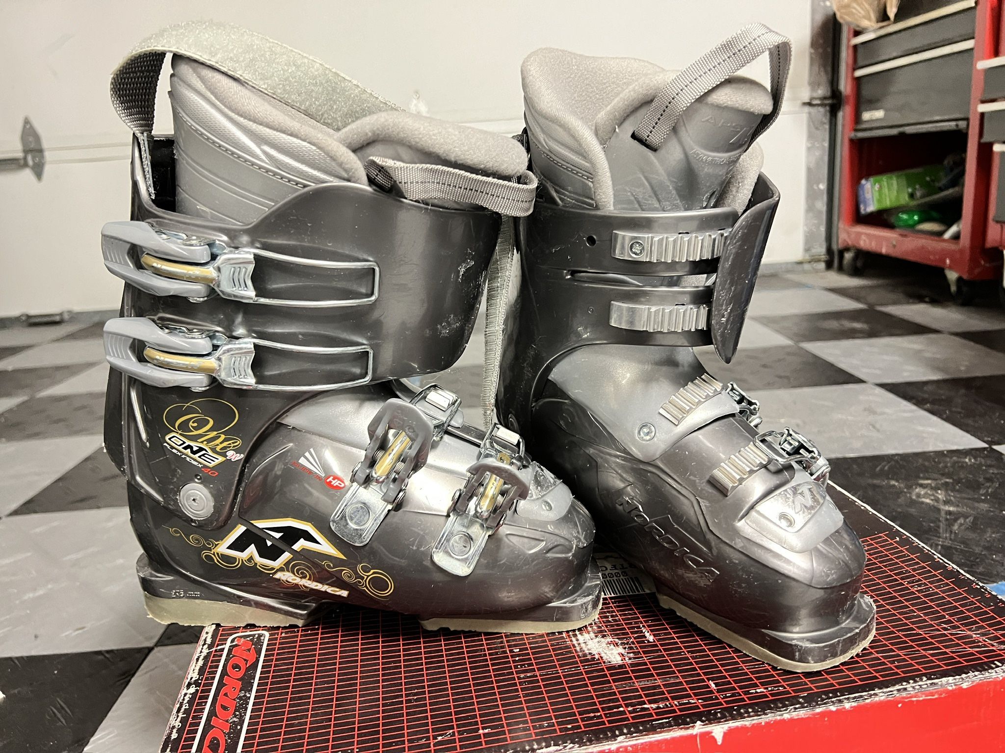 ## Nordica Skis Boots Size 275 mm ##