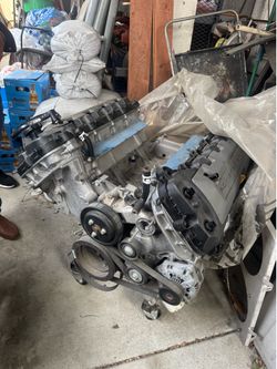 2017 Mustang GT 5.0 Coyote motor with exhaust mani and cats  only 9k miles on it