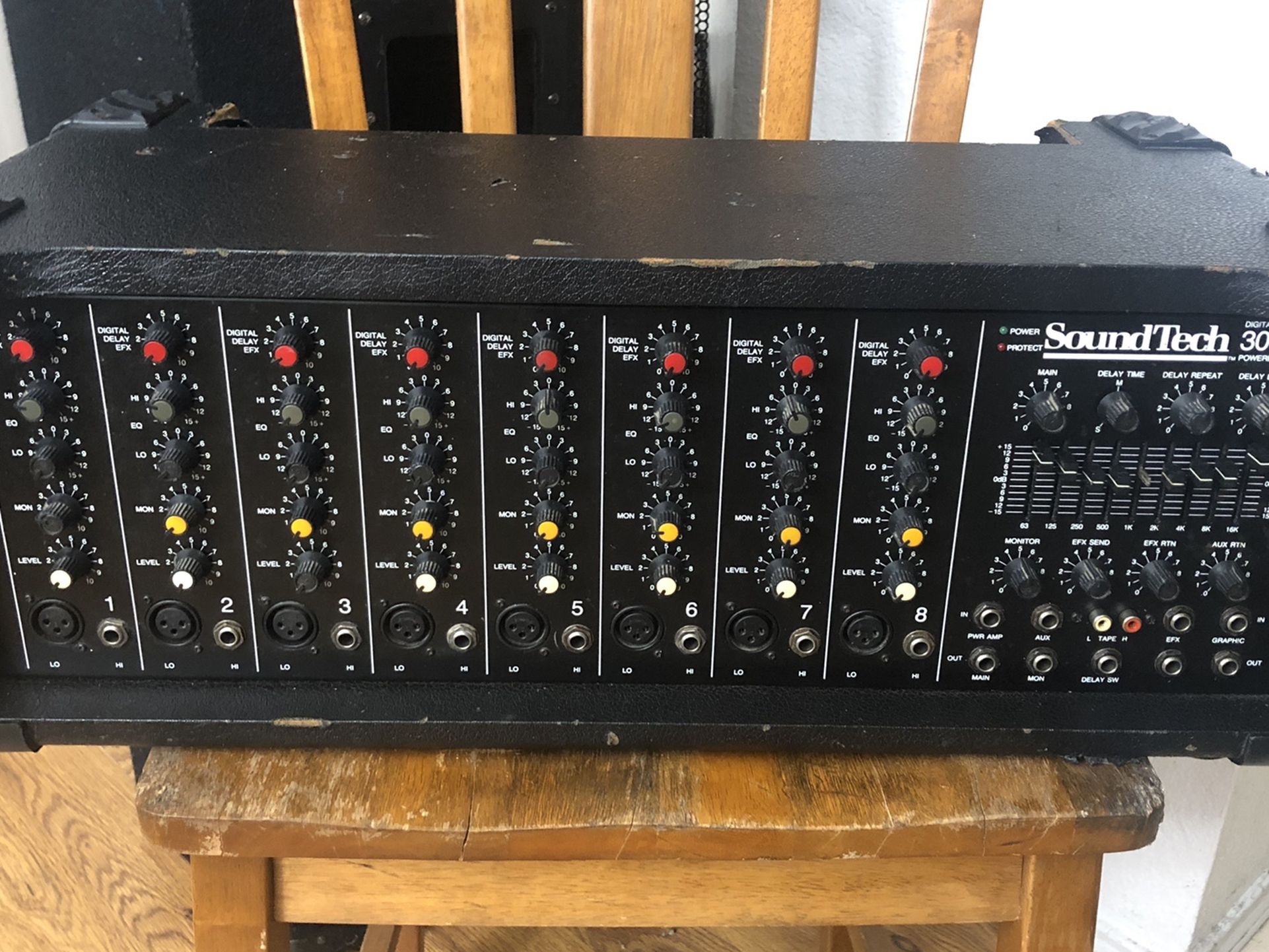 SoundTech 308D 8 Channel W/ Digital Delay Powered Mixer