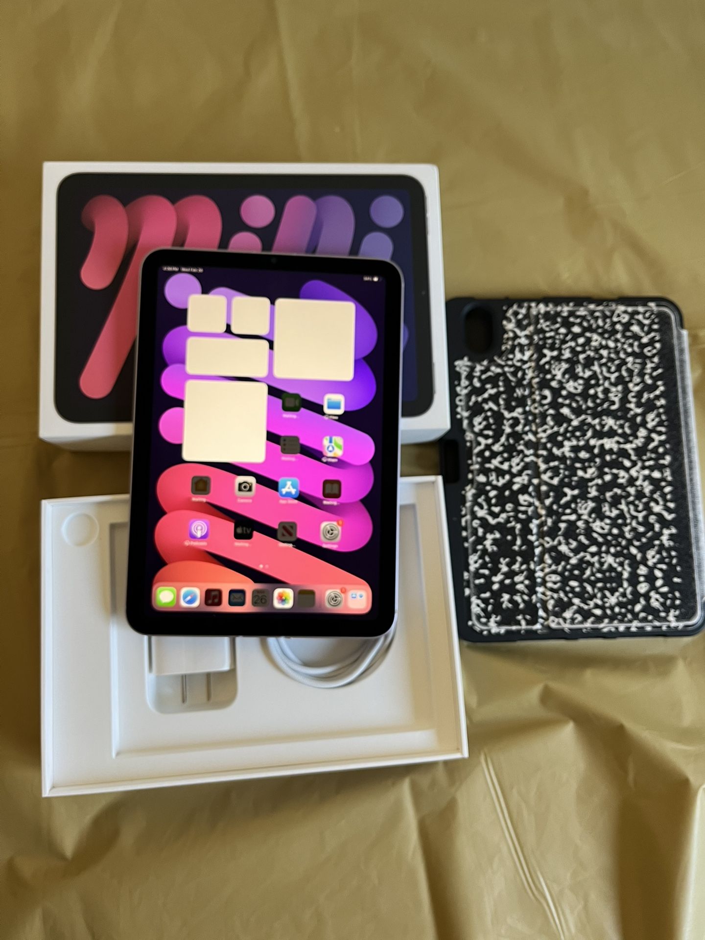 Apple ipad Mini 6th Generation (2021 model) 256GB With Box And Accessories