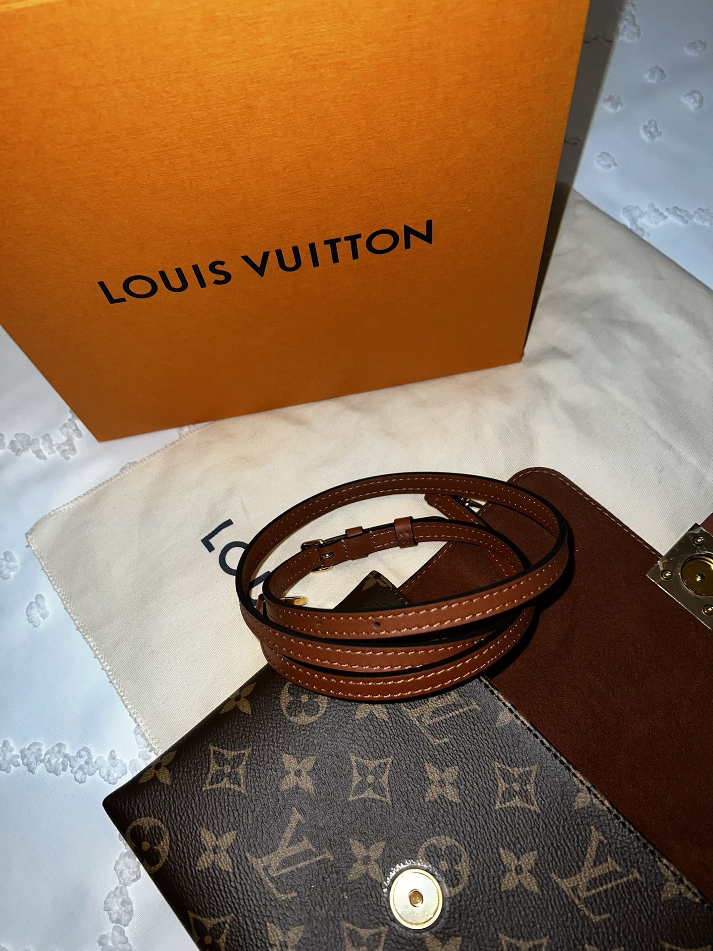 Preloved LOUIS VUITTON Monogram Locky BB Crossbody Bag AA2169 032623 –  KimmieBBags LLC