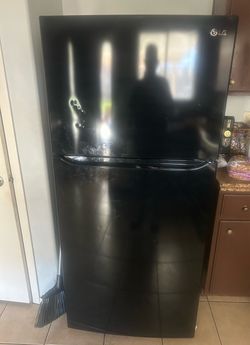 LG Black Top-Freezer Refrigerator