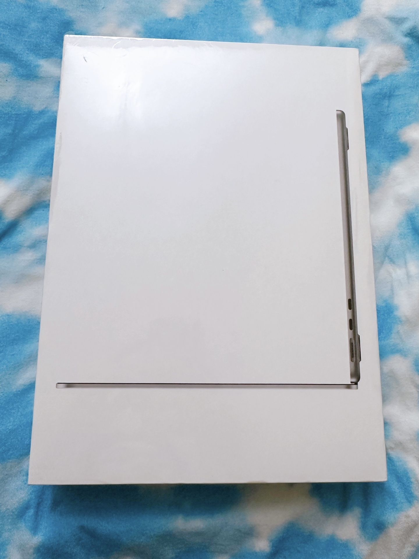 ( SEALED ) M2 MacBook Air 13.6” • 1 Year Apple Warranty