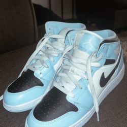 Jordan 1 Mid Ice Blue 