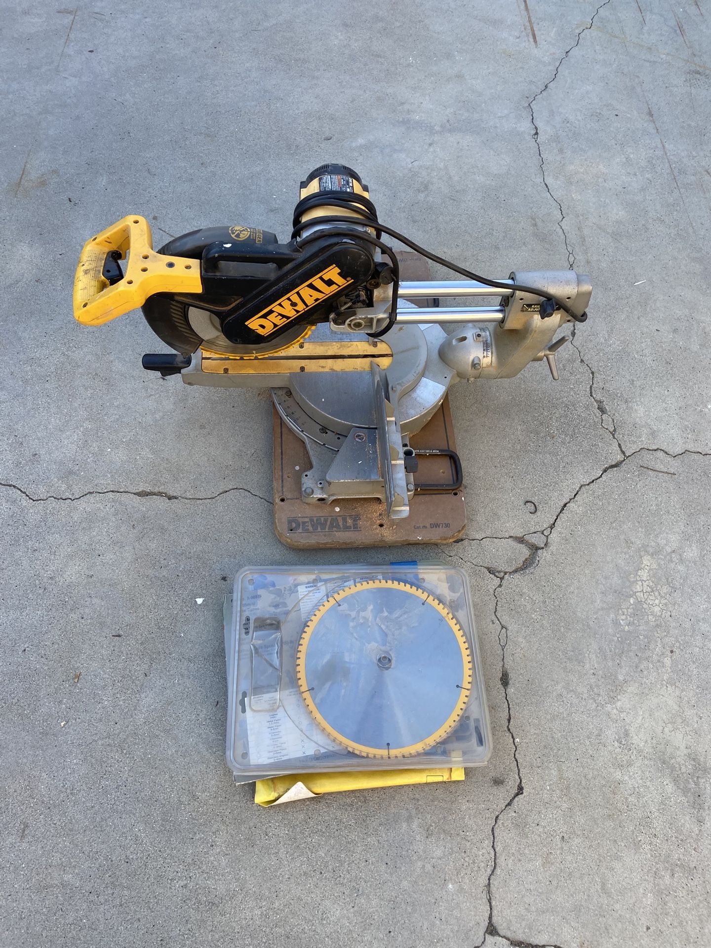 Dewalt 12” Compound Miter Saw