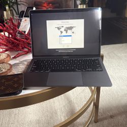 MacBook 13” Catalina Processor Like New. Only Used Once